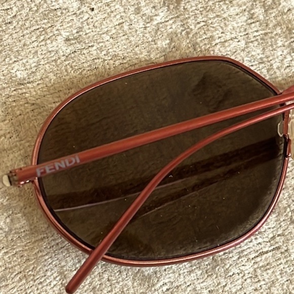 Fendi Retro Pink Metal Wire Frame Sunglasses Round Geometric Lightweight Shades main image 15